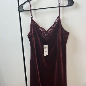 NWT Abercrombie Women’s Velvet Lace-Trim Slip Dress - Burgundy
